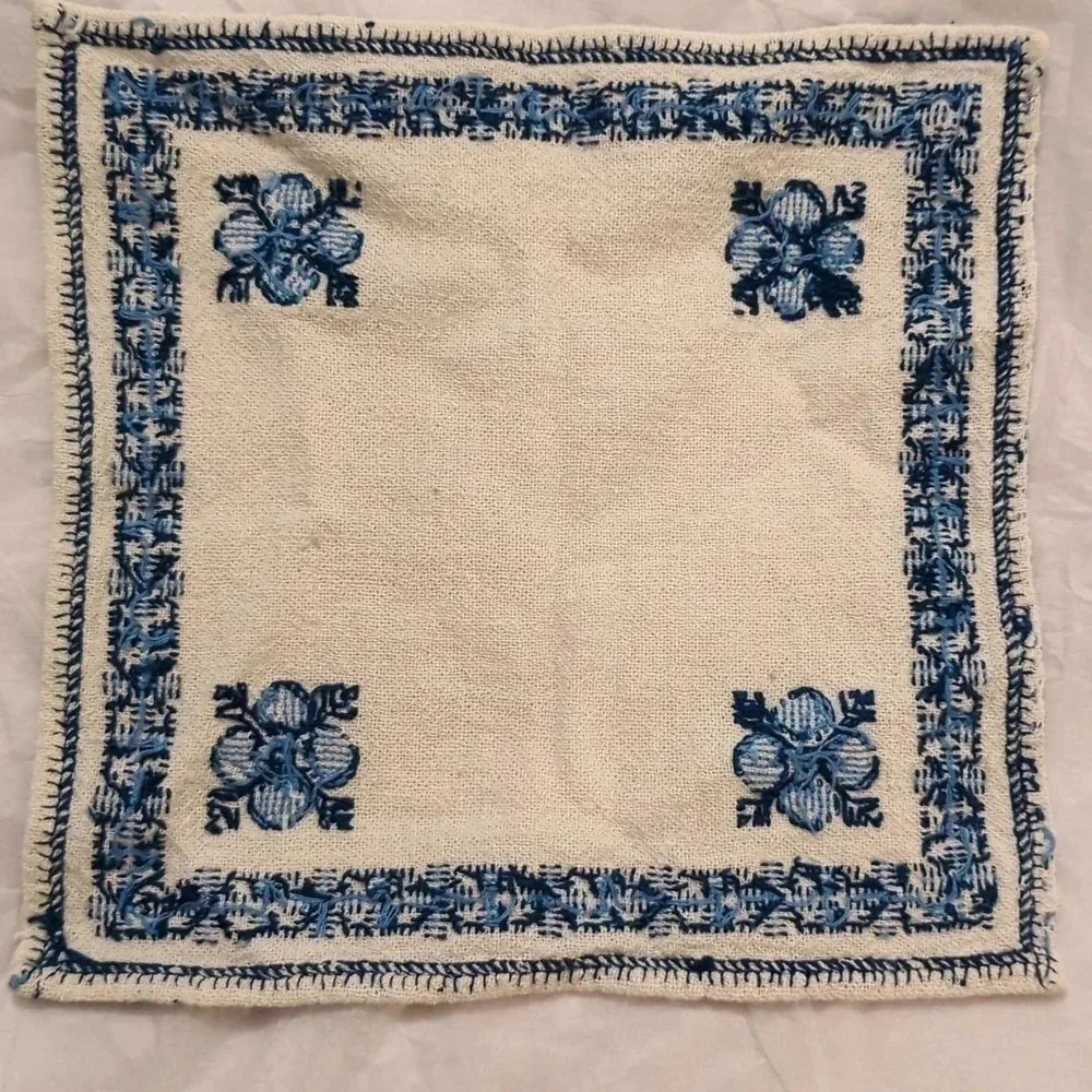 4 Tea Napkins - Picture 7 of 7